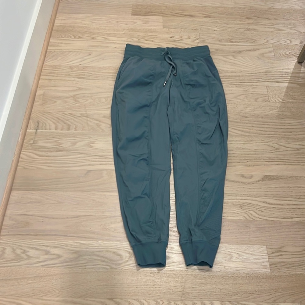 Women's not lined green 6 Luluemon dance studio joggers